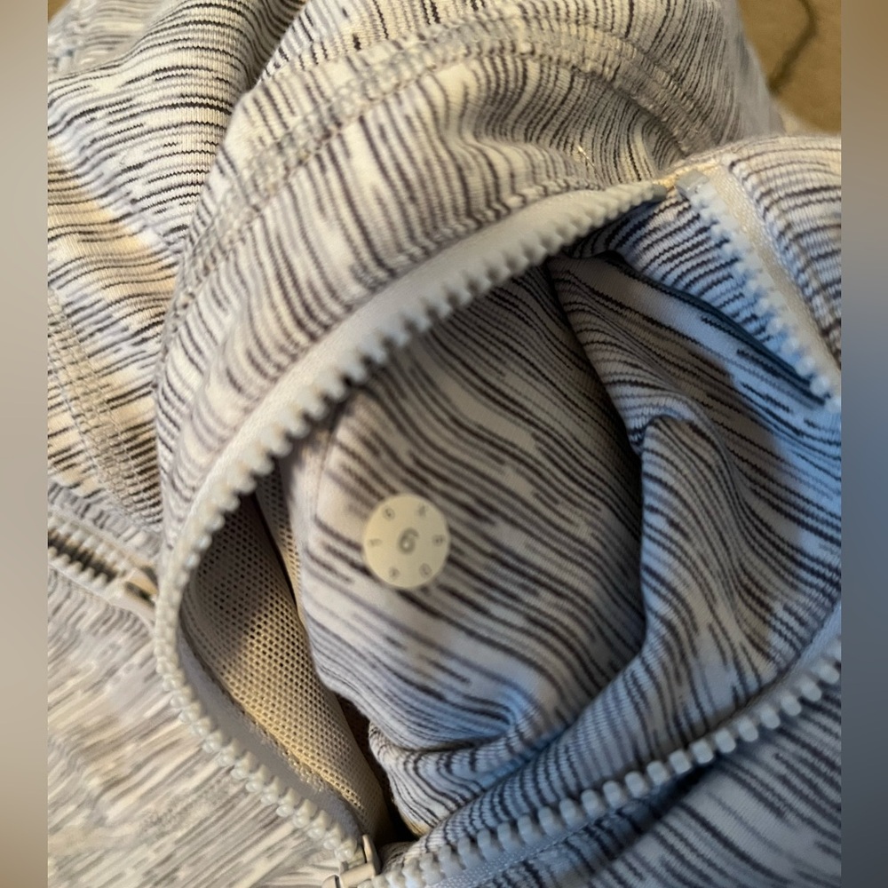 Lululemon Define Zip Up - Picture 2 of 4
